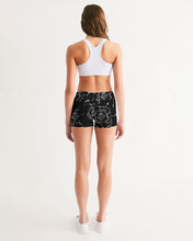 將圖片載入圖庫檢視器 Dwayne Elliot Collection Black Rose Mid-Rise Yoga Shorts - Dwayne Elliott Collection